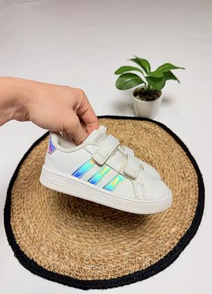 Білі кеди adidas для дівчинки