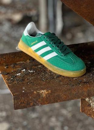 Стильні жіночі кросівки adidas gazelle indoor collegiate green gum