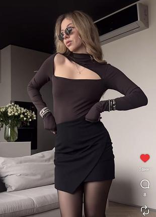 Шоколадний лонг з вирізом snazy.clth