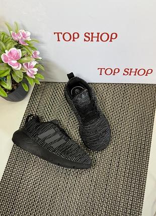 Оригінальні кросівки adidas