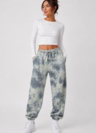 Спортивные штаны джоггеры утепленные женские тай-дай tie dye pretty little thing серо-зеленые (12345773-28)