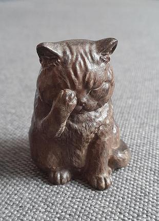 Древесная фигурка котик смывается