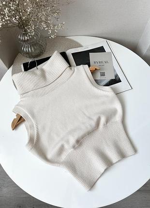Молочна бежева безрукавка топ жилет під горло від zara