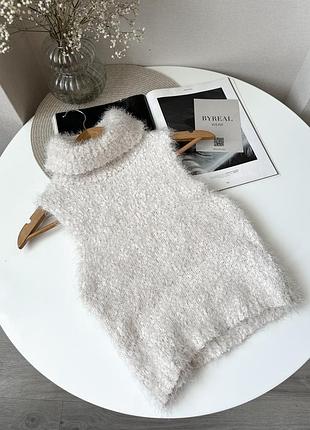 Білий пухнастий топ під горло жилет безрукавка zara