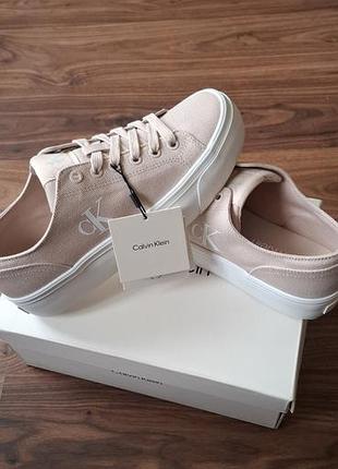 Оригінальні кросівки calvin klein 
розмір 38