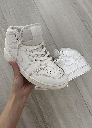 Кросівки nike air jordan 1 mid triple white