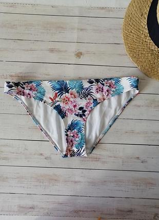 Яркие плавки от купальника primark