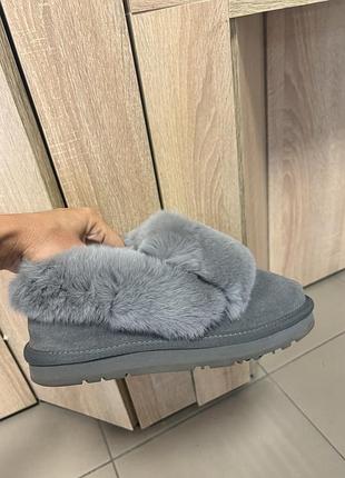Уггі сірі зима