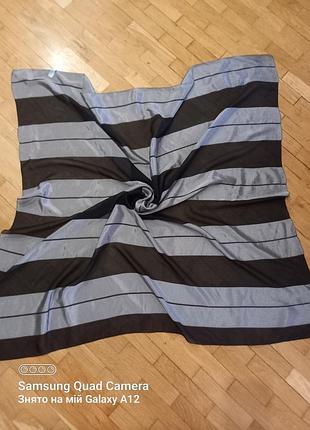 Шовковий платок розміром 100 см × 100 см