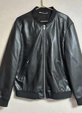 Чоловіча куртка-бомпер zara з екошкіри, розмір l-xl