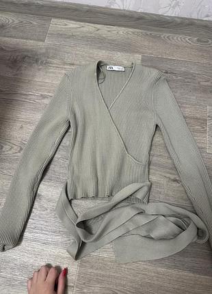 Лонгслів жіночий zara з поясом та відкритим декольте, хакі