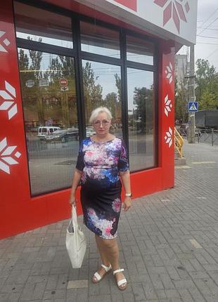 ❤️дізайнерська сукня. 
одягнута для фото.
ткань неопрен з еластаном.
ложиться по фігурі. змейка по спині. інформація в розділи про мене