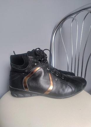 Зимові жіночі черевики bata