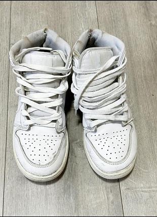 Кросівки жіночі nike air jordan 1 mid білі, розмір 38.5