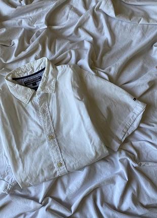 Классическая мужская тениска, рубашка с коротким рукавом tommy hilfiger slim fit m в белом цвете