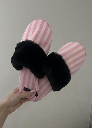 Оригінальні тапочки victoria’s secret signature satin slippers 🩷