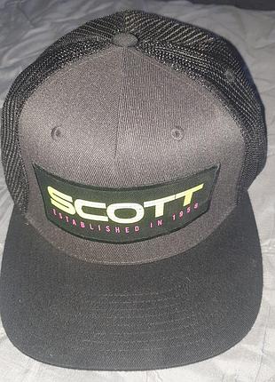 Фирменная кепка scott