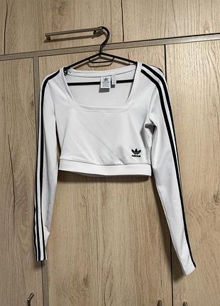 Топ adidas білого кольору