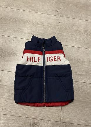 Tommy hilfiger безрукавка на малюка 3-9міс.