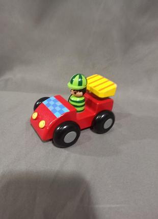 Деревянная машинка красного цвета с водителем от британского бренда orange tree toys