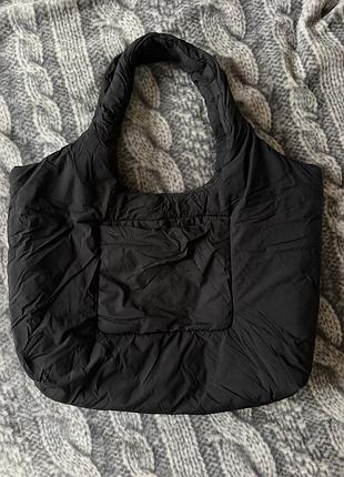 Чорна нейлонова сумка pull and bear
