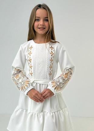 Платье с вышивкой на девочку