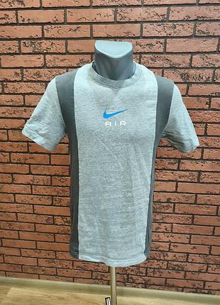 Базовая футболка от nike