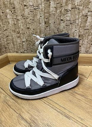 Сапоги-луноходы (сноубутсы) от известного итальянского бренда moon boot.