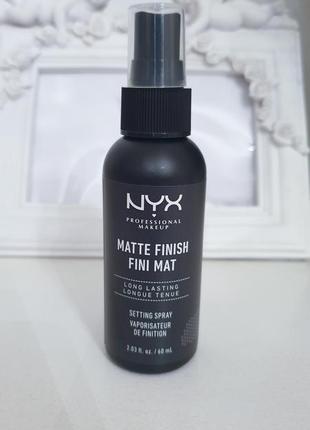 Матирующий спрей-фиксатор nyx makeup setting spray matte finish long lasting2 фото