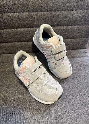 Оригінальні кросівки дитячі на липучці new balance