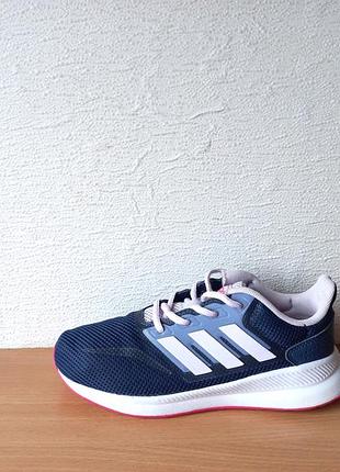 Отличные кроссовки adidas 35 р. стелька 22.4 см
