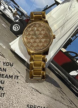 Часы guess в камнях