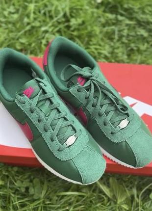 Зелені nike cortez