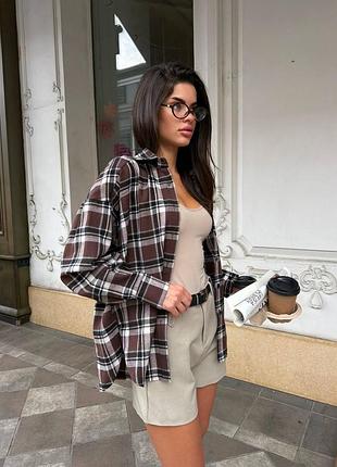 Фланелева шоколадна тепла оверсайз сорочка в клітинку картата на ґудзиках