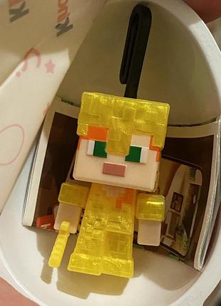 Алекс в золотій броні-скріпка kinder joy minecraft, майнкрафт