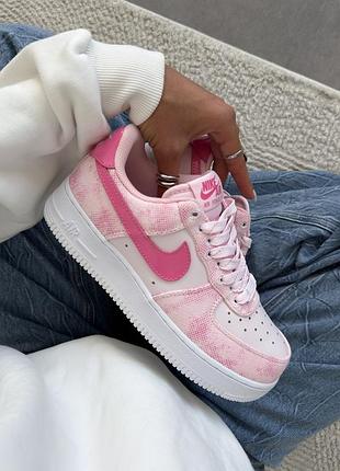 Неймовірні жіночі кросівки nike air force 1 low pink denim рожеві