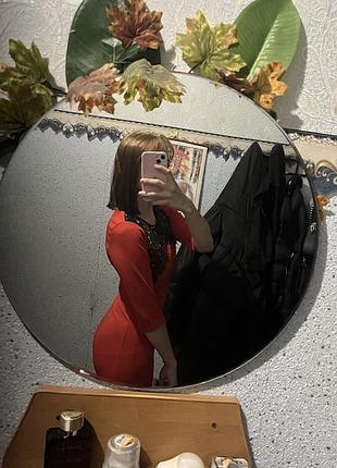 Продам платье красного цвета