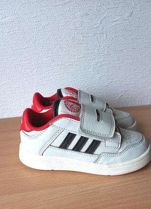 Отличные кроссовки adidas 26,5 р. стелька 17 см.