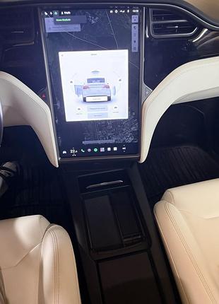Безпровідна зарядка до tesla x
