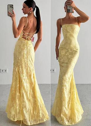 Распродажа платье prettylittlething текстурированное со шнуровкой на спине
