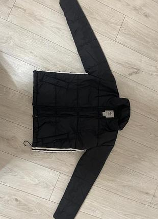 Чорна куртка adidas