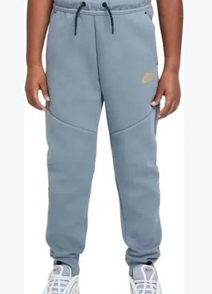 Спортивні штани підліткові nike sportswear tech fleece сірі hv5869-065