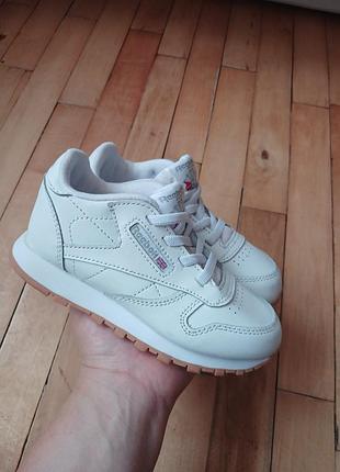 Белые кожаные кроссовки reebok classiс