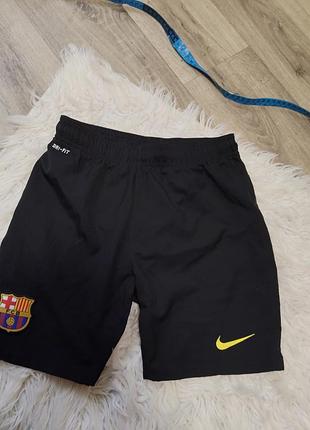 Спортивные шорты nike на рост 140-146 см
