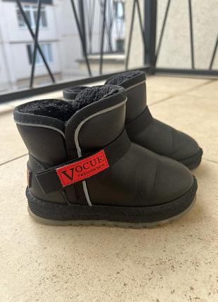 Кеди та угги 10