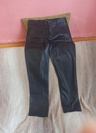 Шкіряні штани zara оригінал / штани з екошкіри zara розмір xs (eur 34)