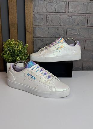 Жіночі кросівки adidas