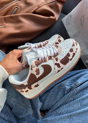 Крутезні жіночі кросівки nike air force 1 low cow print field коричневі молочні