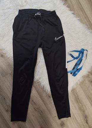Крутые спортивные тоненькие брюки nike на рост 146-158 см