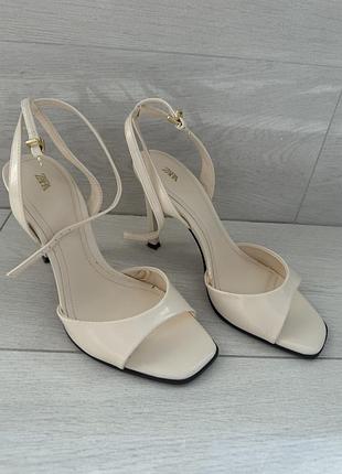Босоніжки zara